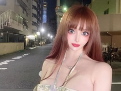 Foto Wanita Terobsesi Jadi Boneka Perancis, Operasi Payudara Sampai Ukuran M