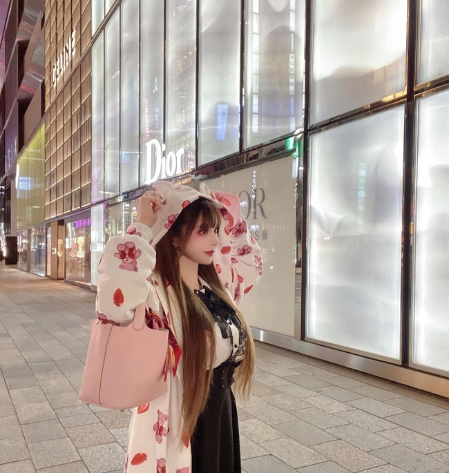 Obsesi Vanilla akan penampilan ternyata memiliki kisah tersendiri. Hal itu berawal saat ia didiagnosa cylic vomiting syndrome ketika SD yang membuatnya tidak bisa makan dengan normal selama dua tahun. Foto: Instagram Vanilla Chamu