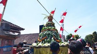 “Kegiatan ini adalah bentuk rasa syukur kami atas rahmat, keselamatan dari Tuhan Yang Mahaesa. Kegiatan Saparan kami kali ini berupa kirab budaya dan pembentangan bendera Merah Putih sepanjang 1.000 meter,” ujar Kepala Dusun Senden, Muhamad Arif. Foto: Ria Aldila Putri/detikJateng