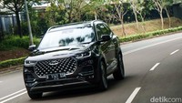 Menurut kami, mobil ini akan gampang bertarung di pasar SUV besar. Sebab, Tiggo 8 Pro hadir dengan konfigurasi 7 penumpang. 