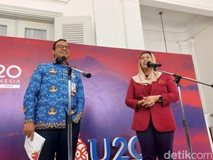 Saling Puji Anies dan Yenny Wahid soal Panjat Tebing hingga Formula E