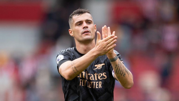 BRENTFORD, ENGLAND - SEPTEMBER 18: Granit Xhaka of Arsenal applauds the Arsenal fans after the Premier League match between Brentford FC and Arsenal FC at Brentford Community Stadium on September 18, 2022 in Brentford, United Kingdom. (Photo by Visionhaus/Getty Images)
