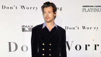 Potret Harry Styles menghadiri event Dont Worry Darling di AMC Lincoln Square Theater, New York. (Foto: WireImage/Kevin Mazur)