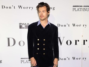 Pengakuan Harry Styles Soal Hapus Foto Dirinya Pakai Kaos One Direction
