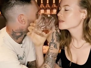 Sikap Behati Prinsloo Usai Skandal Adam Levine Selingkuh