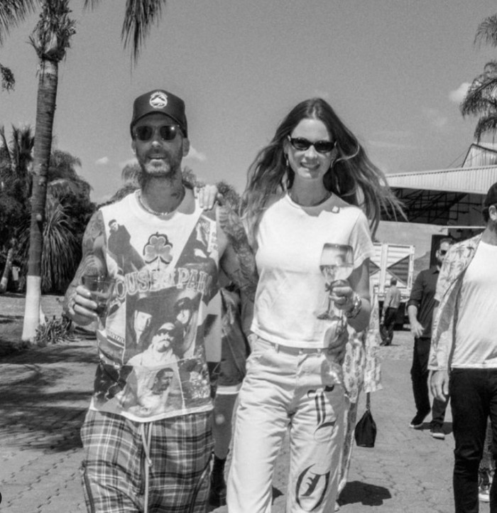 Adam Levine dan Behati Prinsloo Kompak Promosikan Bisnis Tequila Mereka Adam Levine dan Behati Prinsloo Kompak Promosikan Bisnis Tequila Mereka