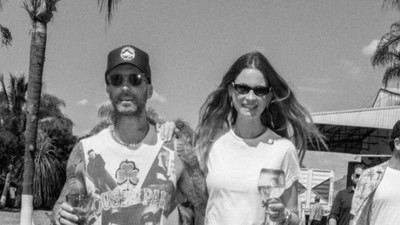 Adam Levine dan Behati Prinsloo Kompak Promosikan Bisnis Tequila Mereka