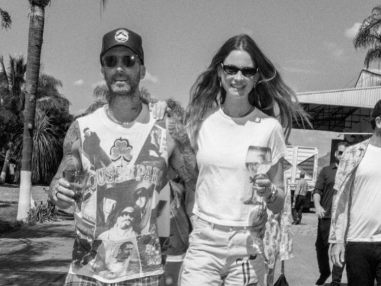 Adam Levine dan Behati Prinsloo Kompak Promosikan Bisnis Tequila Mereka