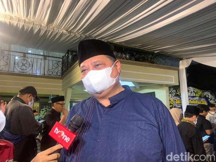 Airlangga Hartarto datangi rumah duka Azyumardi Azra.