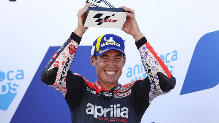 ALCANIZ, SPAIN - SEPTEMBER 18: Aleix Espargaró of Spain and Aprilia Racing celebrate his third position on the podium during the MotoGP race at Motorland Aragon Circuit on September 18, 2022 in Alcaniz, Spain. (Photo by Joan Cros Garcia - Corbis/Corbis via Getty Images)