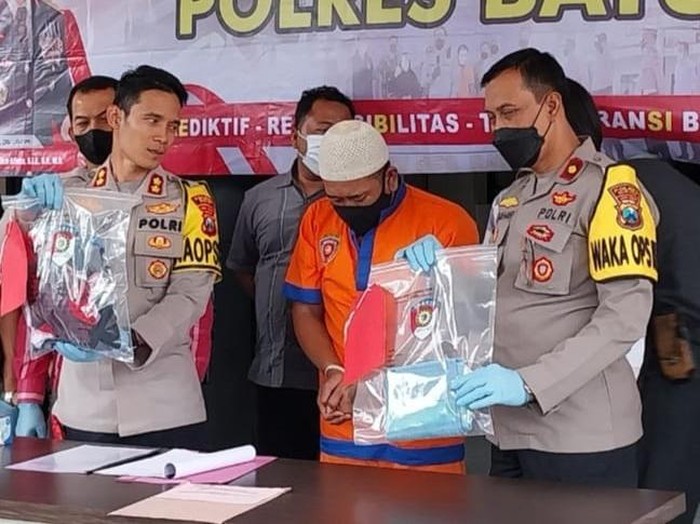 ayah perkosa anak tiri di kota batu