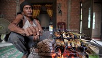 Kita hanya kalah dari segi bentuk dan kepadatan karena masih menekan dengan tangan dan memotong dengan alat seadanya. Soal daya tahan, aroma asap, dan debu pembakaran, saya bisa jamin, tutupnya.