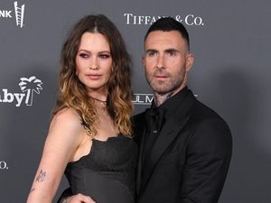 Adam Levine Diisukan Selingkuh, 4 Model Ini Senasib Dengan Behati Prinsloo