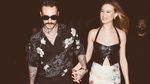 6 Potret Behati Prinsloo, Istri Adam Lavigne yang Punya Body Goals