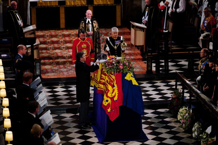 The coffin of Queen Elizabeth II, draped in the Royal Standard with the Imperial State Crown and the Sovereigns orb and sceptre, during the Committal Service at St Georges Chapel in Windsor Castle, Berkshire. Picture date: Monday September 19, 2022.  Joe Giddens/Pool via REUTERS