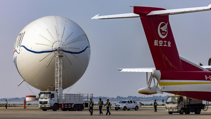 China melakukan uji coba kapal udara yang dibuatnya sendiri pada minggu lalu, 16 September 2022 di Jingmen, Hubei, China.