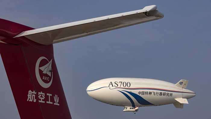 China Uji Coba Kapal Udara buat Tamasya di Angkasa China melakukan uji coba kapal udara yang dibuatnya sendiri pada minggu lalu, 16 September 2022 di Jingmen, Hubei, China.