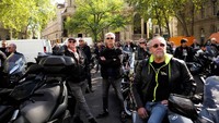 Mereka mengajak kepada semua pengendara sepeda motor untuk memprotes parkir berbayar kendaraan roda dua di Paris yang mulai berlaku pada 1 September 2022.