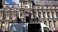 Jean-Marc Belotti, koordinator PPC FFMC mengungkapkan kemarahannya saat undang-undang itu diumumkan, mengutuk tindakan yang tidak adil.