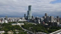 Lanjut diposisi ketiga ada Abeno Harukas. Gedung ini memiliki tinggi mencapai 300 meter dan mempunyai 62 lantai.