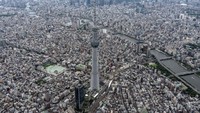 Diposisi pertama ada Tokyo Skytree yang berloaksi di Sumida, Tokyo. Menara ini merupakan struktur tertinggi di Jepang dengan tinggi mencapai 634 meter.