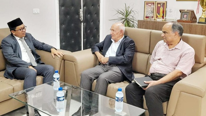 Duta Besar RI untuk Tunisia Zuhairi Misrawi melakukan kunjungan ke salah satu perguruan tinggi di Tunisia, Universitas Tunis.