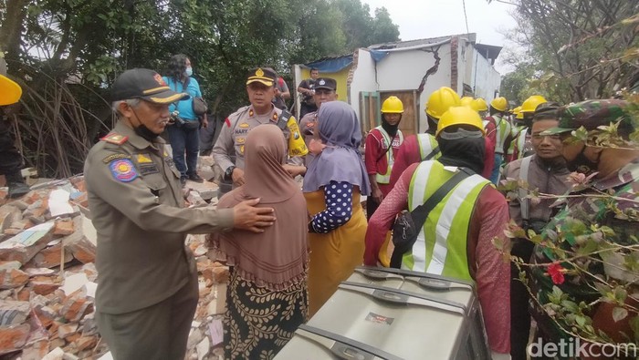 Eksekusi rumah warga di Asemrowo Surabaya