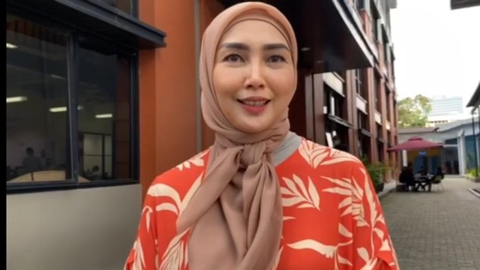 Fenita Arie saat ditemui di kawasan Trans TV.