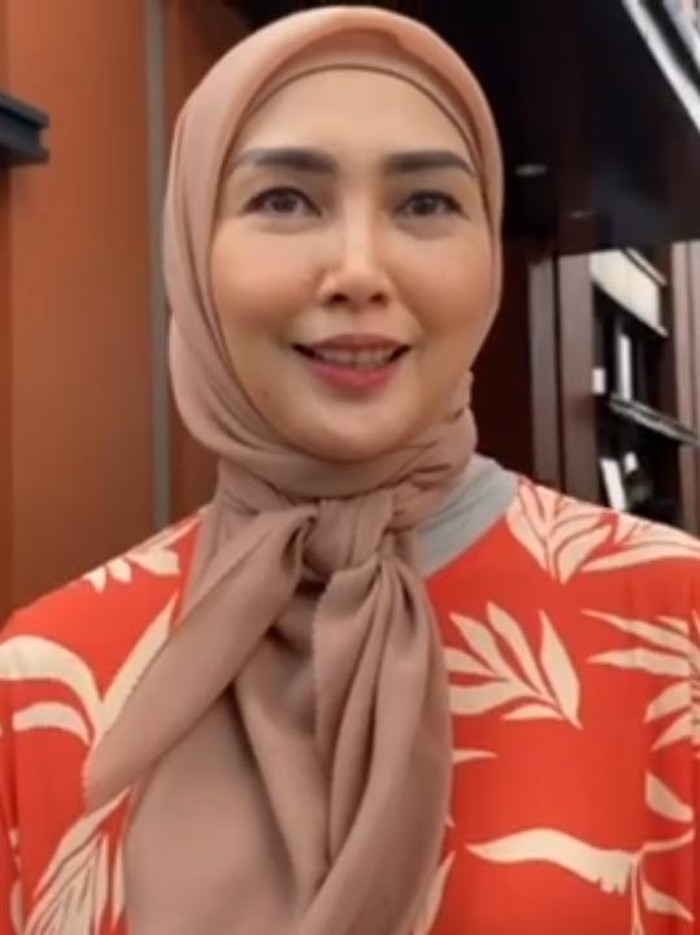 Fenita Arie saat ditemui di kawasan Trans TV.