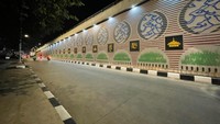Jenis kendaraan yang diizinkan kendaraan roda dua dan mobil penumpang, termasuk kendaraan berat dengan pembatasan, lalu tidak diperbolehkan berhenti dan parkir di atas jalan layang, menjaga kebersihan, dan ketertiban di area flyover. Foto: Dok. Kementerian PUPR