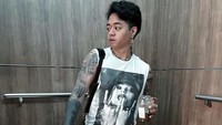 Minum kopi menjadi rutinitas Reza Arap untuk membantunya lebih melek. Terutama ketika pagi hari dan baru bangun tidur. Foto: Instagram/ybrap