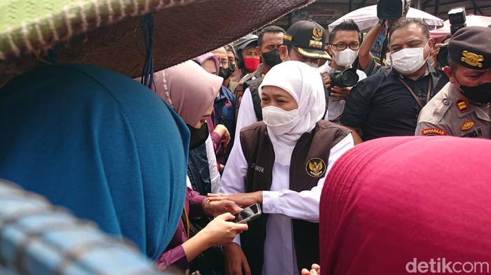 Gubernur Jatim Khofifah di Pasar Ikan Lamongan
