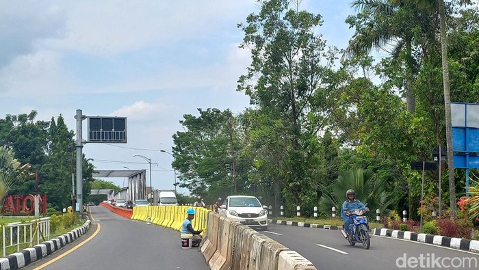 Jembatan Jurug C Solo telah dipasangi barier, Selasa (20/9/2022).