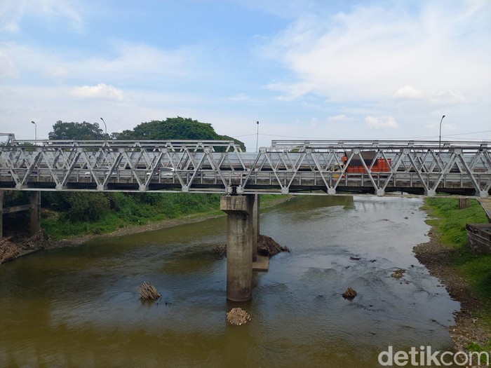 Jembatan Jurug C Solo telah dipasangi barier, Selasa (20/9/2022).