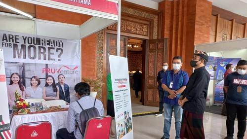 Salah satu perusahaan peserta job fair di Denpasar.