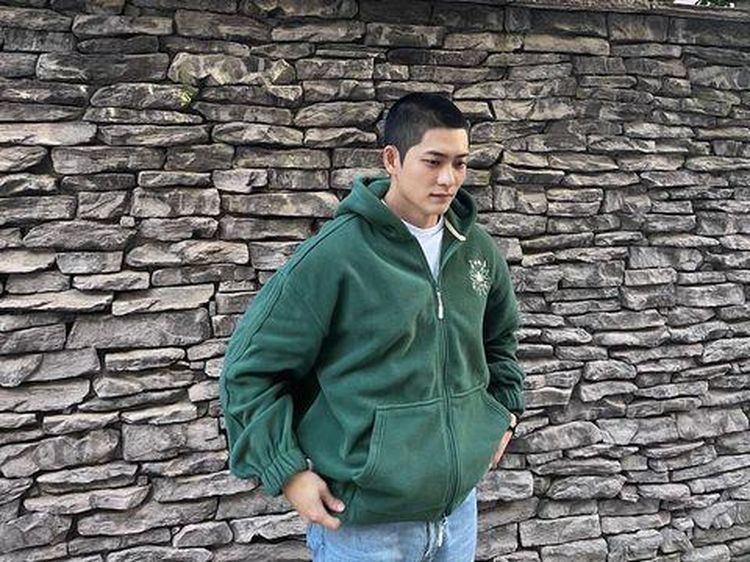 Potret Kang Tae Oh Berambut Plontos, Pamitan Wamil