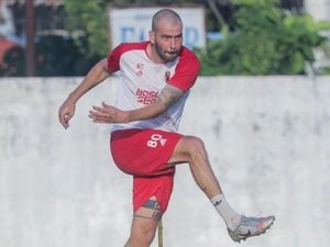 Ternyata Ini Perkataan Wiljan Pluim ke Wasit yang Berujung Sanksi 5 Laga