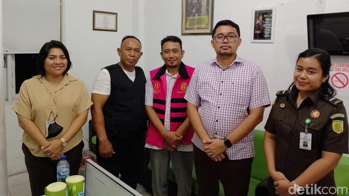 Kejari Asahan menahan seorang bendara desa terkait korupsi dana desa.
