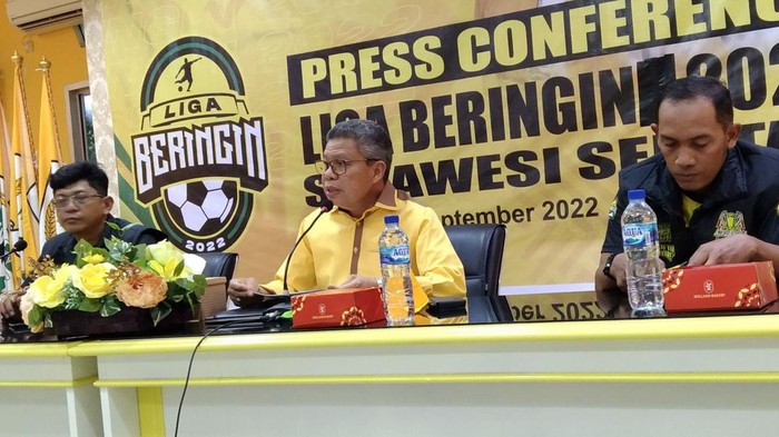 Ketua DPD I Golkar Sulsel Taufan Pawe pada prescon penyelenggaraan Liga Beringin 2022