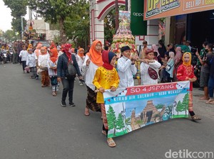Warga Jepang Kudus Gelar Kirab Rebo Wekasan, Bagikan 10 Ribu Air Salamun