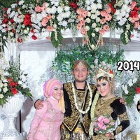 Momen lamaran pasangan ini viral jadi sorotan warganet setelah diunggah ke media sosial. Pasalnya, pria yang melamar wanita di video tersebut adalah mantan kakak iparnya. Foto: Dok. TikTok @incessshhhh.