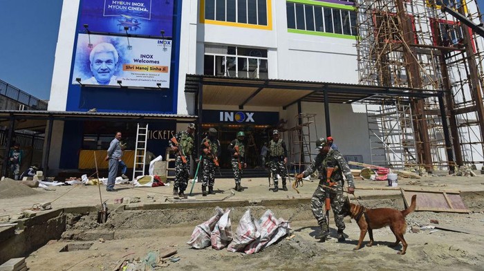 SRINAGAR, INDIA - SEPTEMBER 19: A view of a 'INOX' multiplex ahead of the inauguration of multiplex comprising three cinema auditoriums with a capacity of 520 seats   on September 19, 2022 in Srinagar, India. The multiplex is set to be inaugurated on 20 September. Most of the cinemas in Kashmir have remained closed for the past 33 years.(Photo By Waseem Andrabi/Hindustan Times via Getty Images)