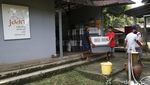Lolos dari Rumah Jagal, Puluhan Ekor Anjing Ini Terbang ke Kanada
