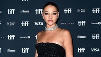 Madelyn Cline kini tampil sebagai bintang Glass Onion. Ia hadir dalam world premiere di Toronto International Film Festival at Princess of Wales Theatre. Foto: Getty Images for Netflix/Vivien Killilea