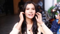 Maria Vania ingin tubuhnya lansing seperti cewek-cewek Korea. Pool/Noel/detikFoto