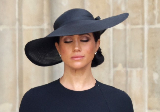“Sulit untuk mengatakan apakah tangisannya itu tulus atau tidak tapi Meghan sudah pasti tahu kalau tangisannya akan terlihat dan dipotret,” kata pakar bahasa tubuh Adrianne Carter seperti dikutip Daily Star. Foto: Dok. Getty Images, Wireimage