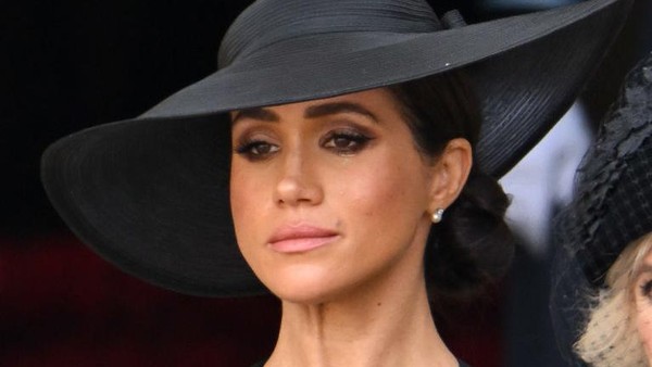 8 Foto Tangisan Meghan Markle di Pemakaman Ratu Elizabeth yang Dinilai Palsu