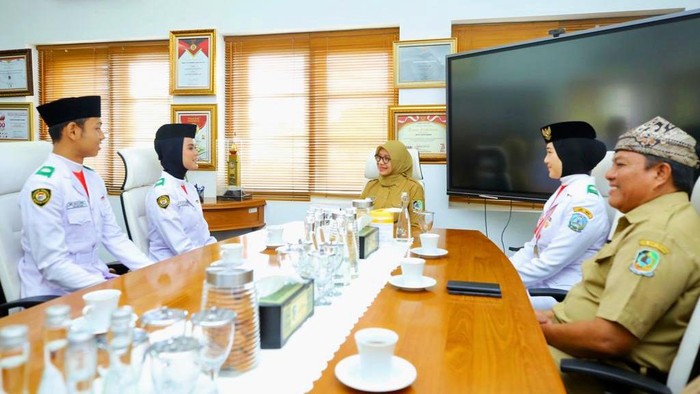 Membanggakan Banyuwangi, Ipuk Undang 3 Paskibraka Jatim dan Nasional
