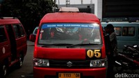 Danielson seorang supir Angkot mengaku mengalami berkurangnya pendapatan sejak BBM mengalami kenaikan harga. Hal itu dikarenakan dia harus mengeluarkan biaya lebih untuk membeli bahan bakar Pertalite. Pendapatannya sebagai supir angkot yang tidak seberapa itu kini menjadi tertekan.