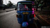 Budiyanto seorang supir bajaj juga mengeluhkan kenaikan harga BBM. Dikarenakan semua bahan pokok menjadi naik dan menguras penghasilannya yang tidak seberapa.